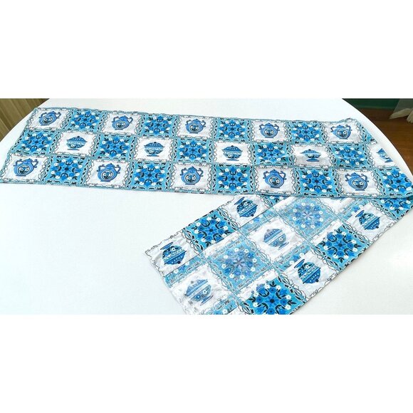 Vintage 1970s valance curtain, white blue faux patchwork, teapots & flowers - Picture 3 of 7